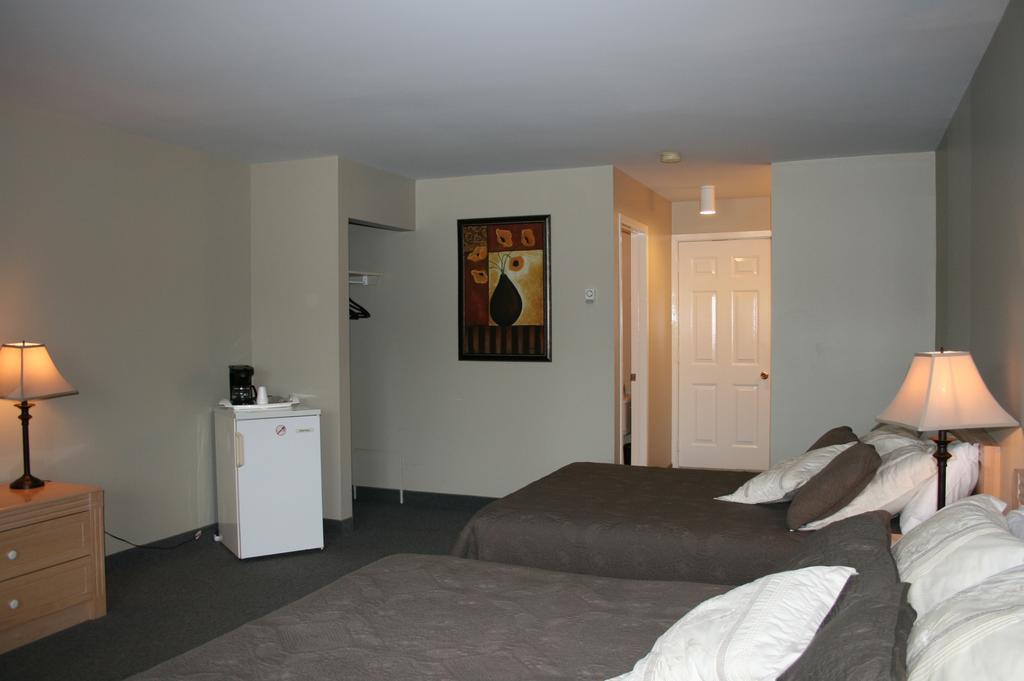 La Cuillere A Pot Hotel Saint-Donat-de-Montcalm Bilik gambar