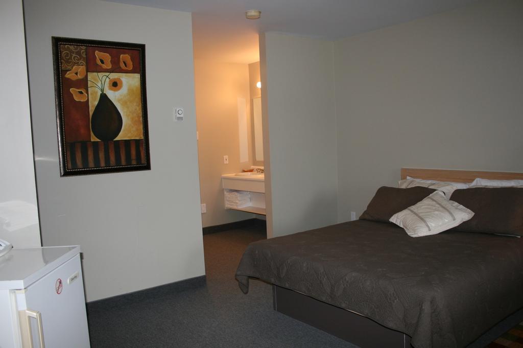 La Cuillere A Pot Hotel Saint-Donat-de-Montcalm Bilik gambar