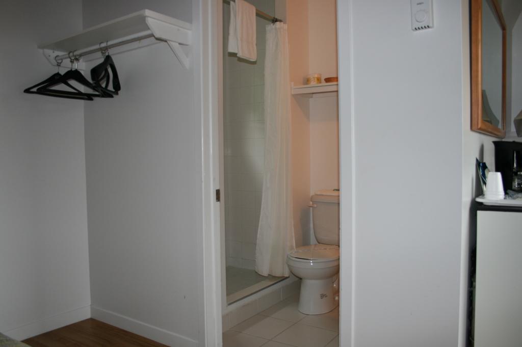 La Cuillere A Pot Hotel Saint-Donat-de-Montcalm Bilik gambar