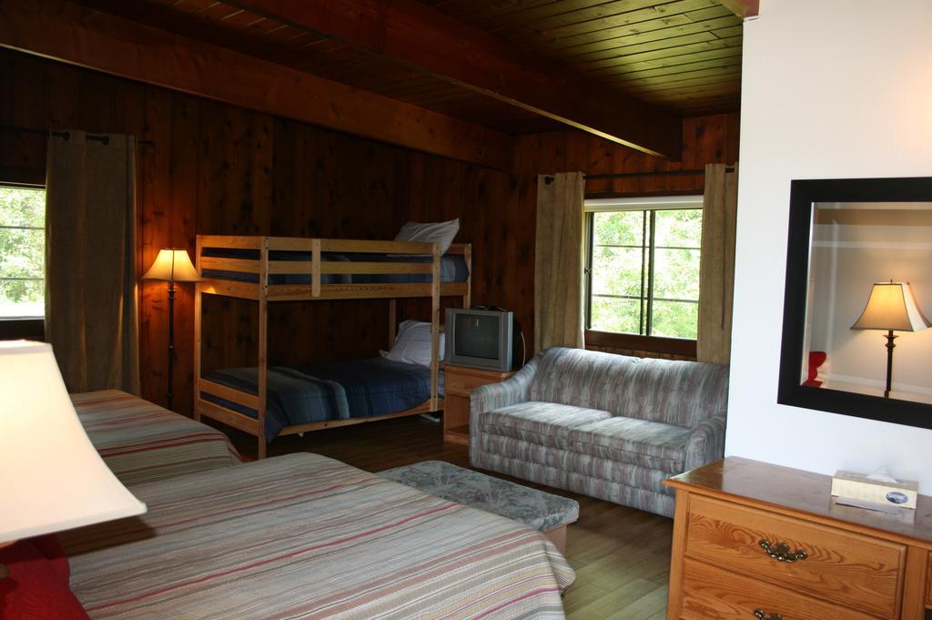 La Cuillere A Pot Hotel Saint-Donat-de-Montcalm Bilik gambar