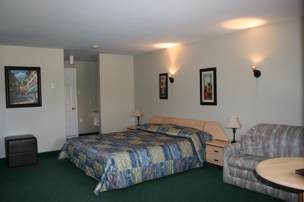 La Cuillere A Pot Hotel Saint-Donat-de-Montcalm Bilik gambar