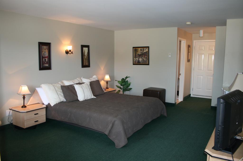 La Cuillere A Pot Hotel Saint-Donat-de-Montcalm Bilik gambar