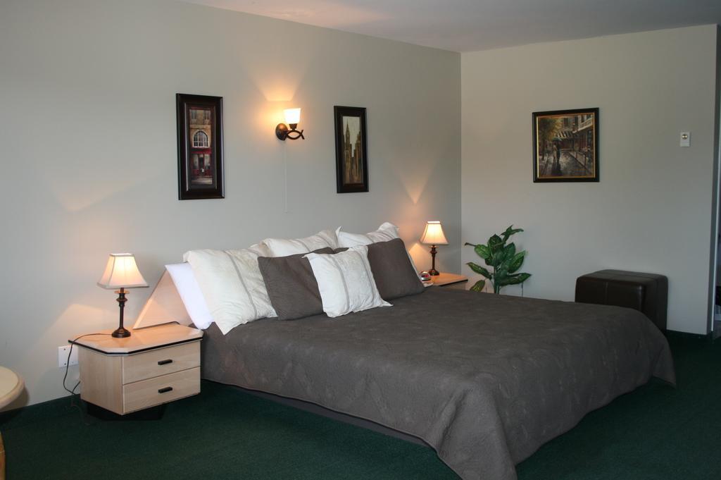La Cuillere A Pot Hotel Saint-Donat-de-Montcalm Bilik gambar